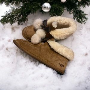 UGG KALLEN WOMEN’S SHEEPWOOL WATER RESISTANT CUFF POM POM BOOT SIZE 6